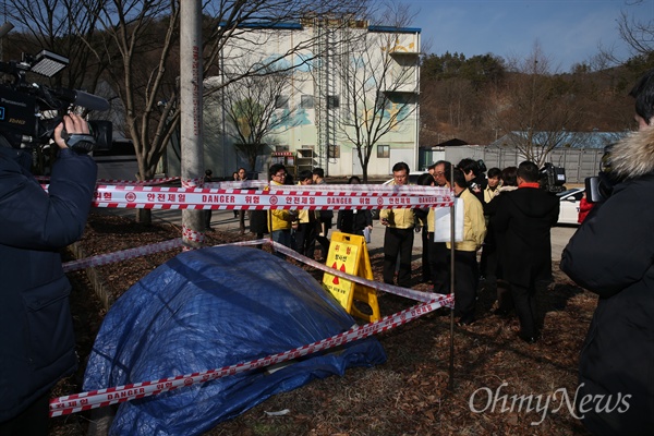대전 한국원자력연구원에는 야적된 방사능폐기물이 있다.