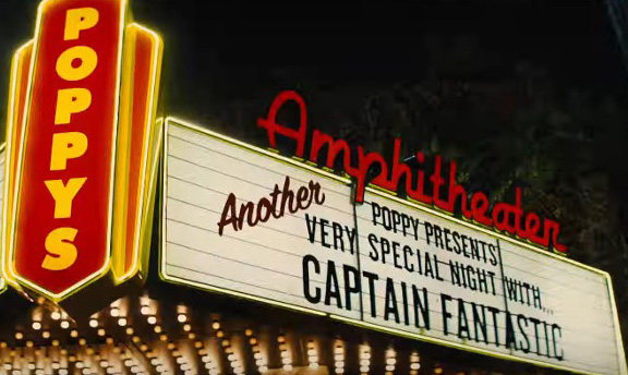  극중 엘튼 존이 감금되어 연주하는 극장 간판에는 `Captain Fantastic`이라고 적혀있다. (티저 예고편 캡쳐)