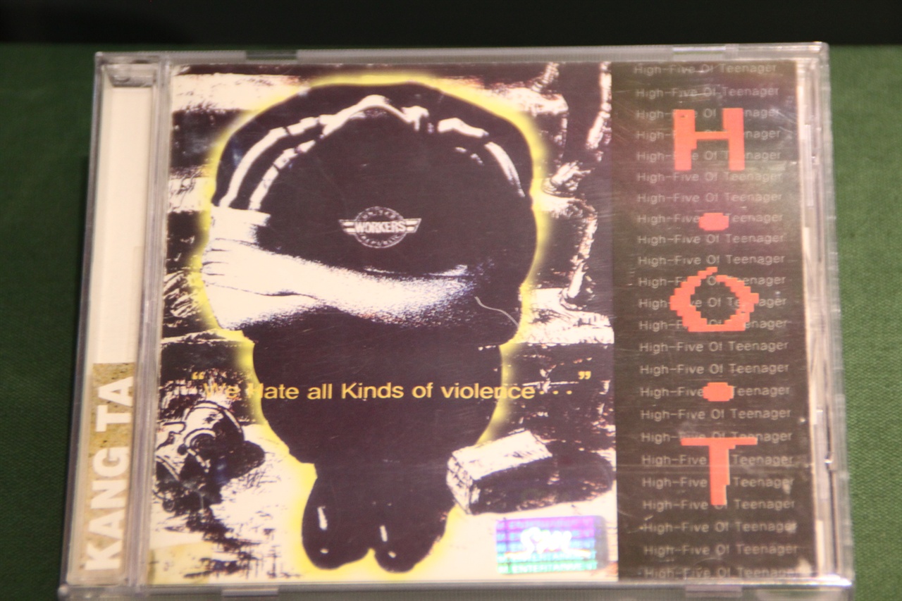 1996년 1월 서태지와 아이들이 은퇴하면서 1990년대 대중음악의 전성기는 막을 내렸고, 그해 9월 H.O.T가 데뷔하면서 아이돌이 대중음악을 선도하는 새로운 시대가 개막되었다.
