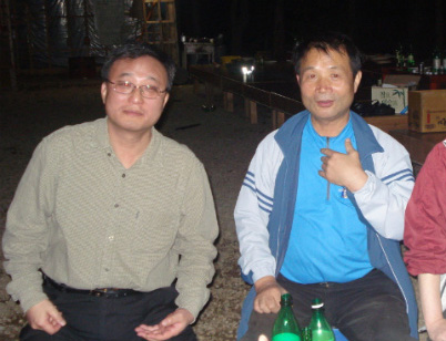 2008년 10월 민청련동지회 강화도 야유회에 참석한 김성원(왼쪽)과 윤여연(오른쪽)