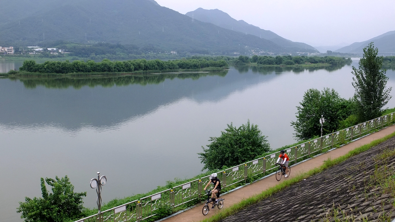장쾌한 강풍경이 펼쳐지는 한강 상류 자전거여행. 