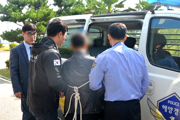 7일 부산해양경찰서는 50대 여성을 살인하고 사체를 유기한 혐의로 남성 G씨를 체포하 구속 송치했다.