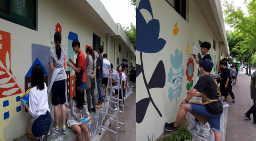 지난 6월 6일 벽화 그리기에 나선 서울선유중 학부모와 학생들. 
