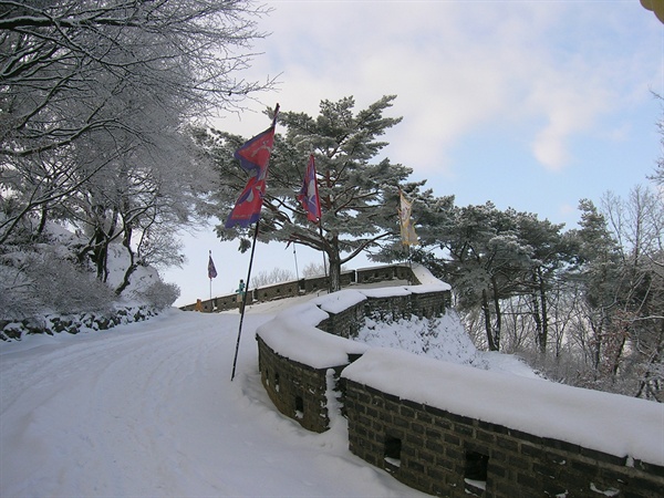  남한산성 성벽. 경기도 광주시 남한산성면 소재. 