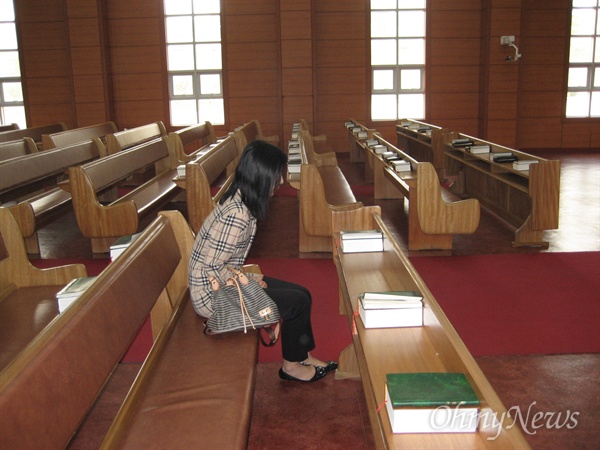 2011년 10월 9일 북한에서의 첫예배. 늦게 도착해 혼자 기도를 올렸다. 