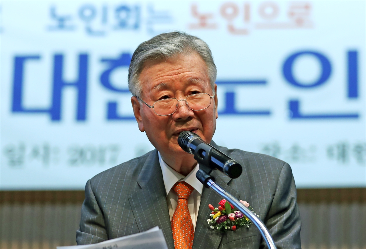 이중근 부영그룹 회장이 지난 8월 9일 오전 서울 중구 대한상공회의소에서 열린 제17대 대한노인회장 취임식에서 취임사를 하고 있다
