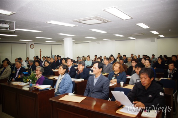 이종석 전 통일부장관이 16일 오후 대구시 수성구 범어동 대구지방변호사회관에서 '10.4선언에서 다시 평화의 길을 찾다'는 주제로 강연회를 열었다. 