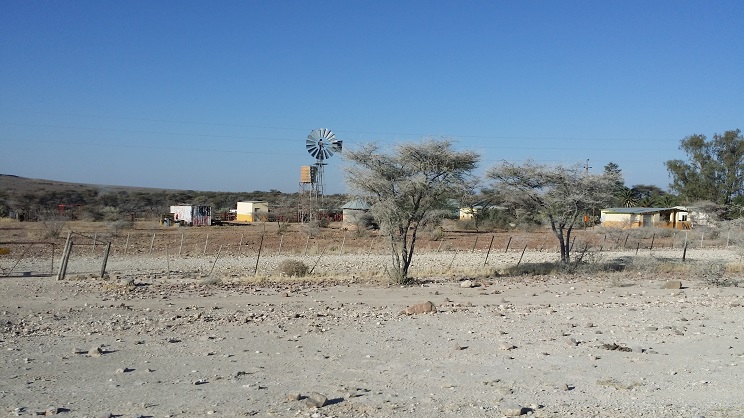 소서스 블레이를 향해 가면서 만나는 사막마을들과 주변에서는 목축을 하는 목장들을 만나다.