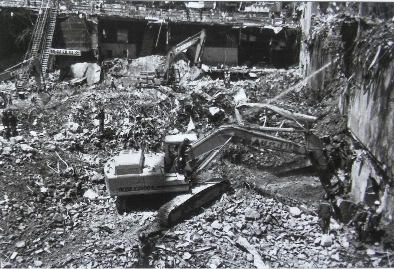 1995년 6월 29일 오후 5시 57분께 삼풍백화점이 붕괴했다. 서울도서관 3층 전시실 사진을 촬영했다.
