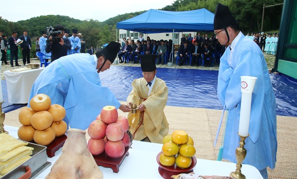  18일 오후 경남 창녕에서 열린 따오기 야생방사 성공 기원제.