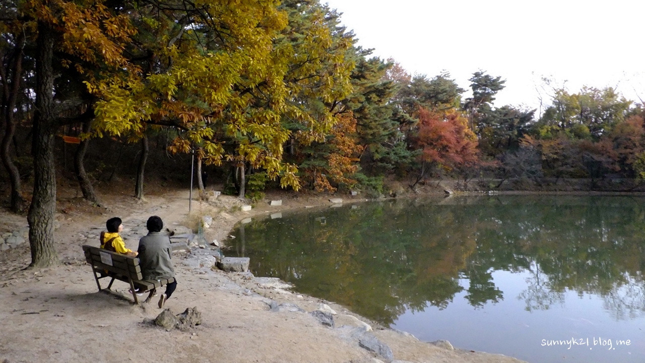  삼육대학교에 있는 호젓한 제명호수. 