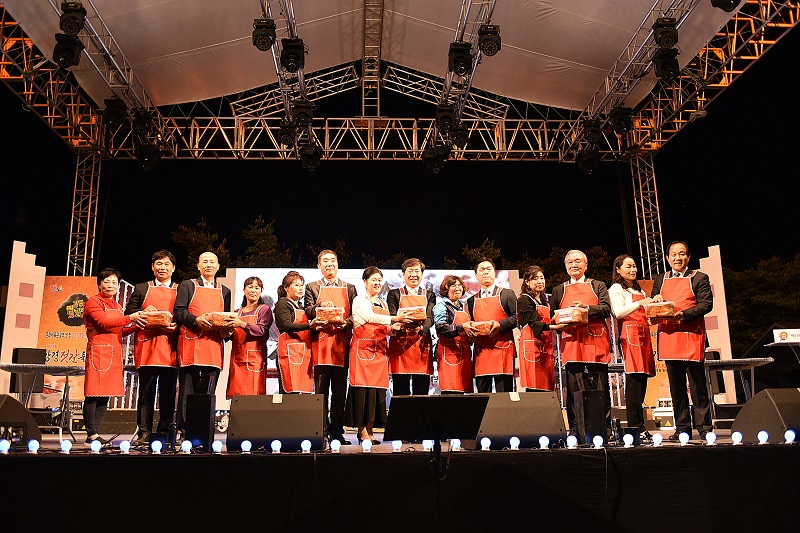 18일 강경젓갈축제가 화려하게 개막되었다.