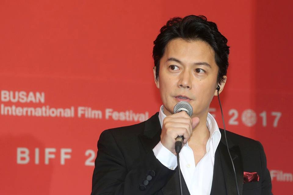  지난 19일 부산 영화의전당 두레라움홀에서 열린 <세 번째 살인> 기자회견에서 참석, 발언하고 하는 후쿠야마 마사하루 