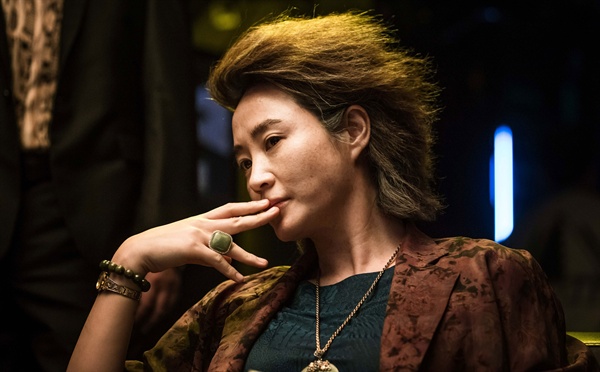  영화 <차이나타운>의 김혜수. 이 영화도 조선족 범죄 집단의 이야기가 주요 내러티브이다.