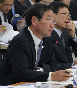 지난 10월 23일 인천시 국정감사에서 질의를 받고 있는 유정복 시장