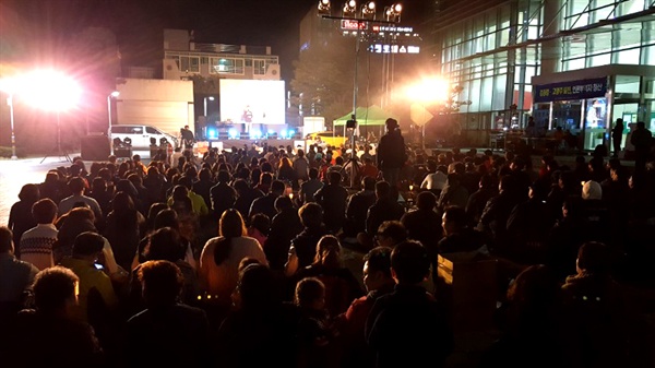 전국언론노조 MBC본부 경남지부와 KBS본부 경남지부는 24일 저녁 MBC경남 진주사옥 앞에서 “공영방송 정상화를 위한 진주시민문화제”를 열었다.