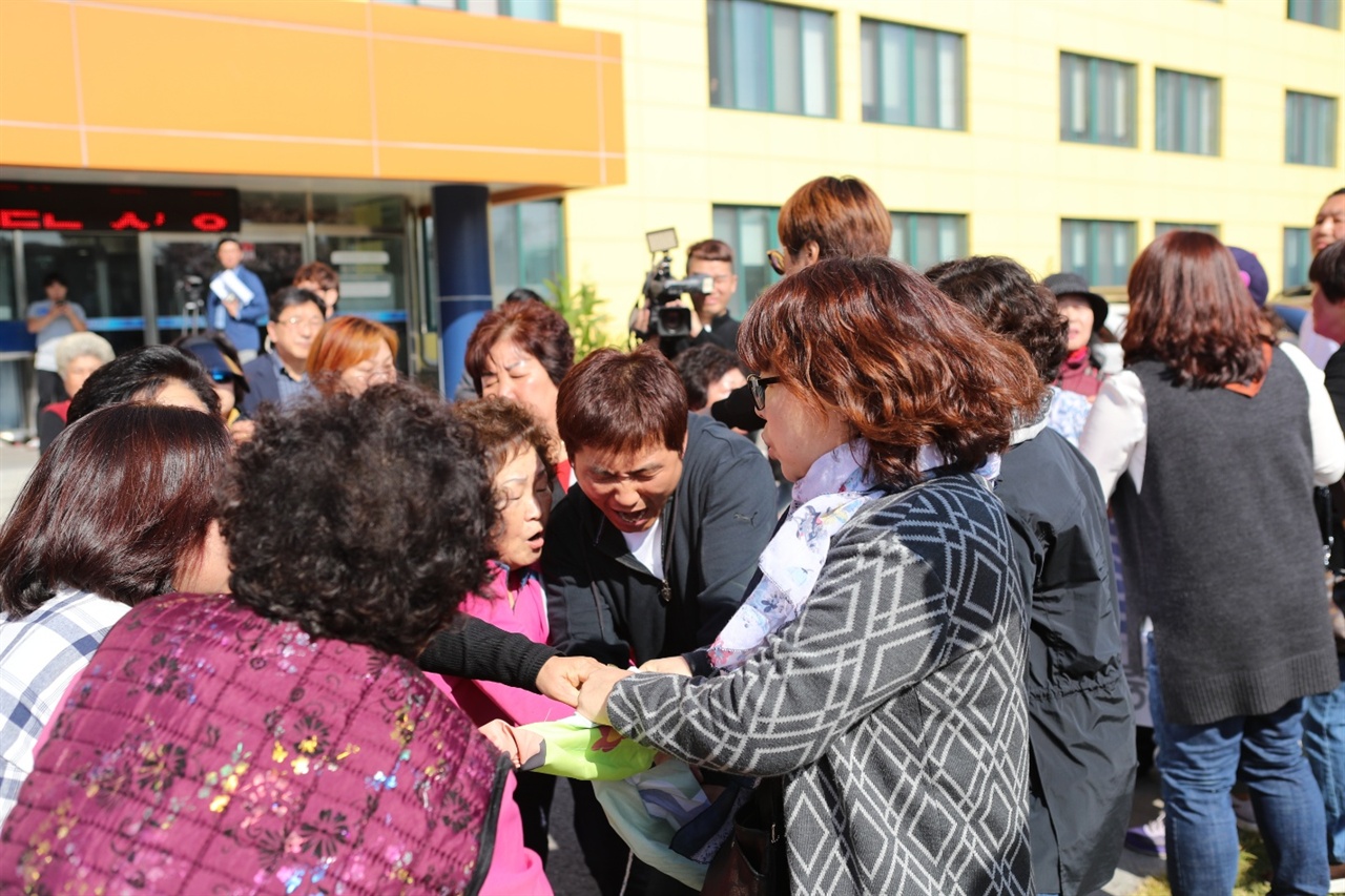 2017년 10월 24일 강원도교육청은 동해교육도서관 강당에서 동해 특수학교 설명회를 열려고 했지만 일부 주민 반대로 개최하지 못했다.