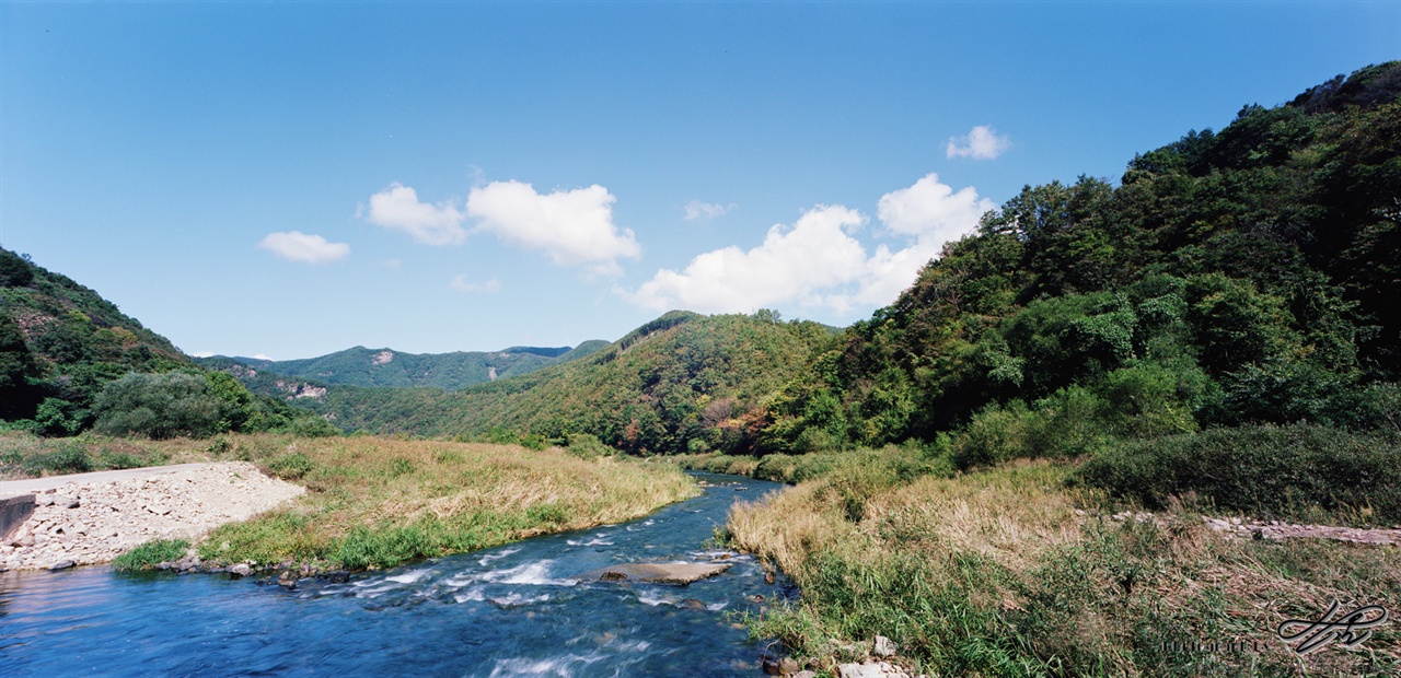 힘차게 흐르는 (SW612/Ektar100)물은 이렇게 흘러야한다. 금강과 합류하기 직전 구량천의 모습.