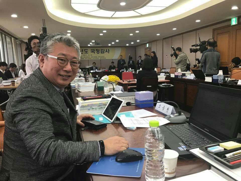 노회찬 의원(정의당)이 26일 자유한국당의 국감 중단에 대한 소감을 자신의 페이스북에 올리면서 소개한 "환경의 변화가 인체에 미치는 영향"