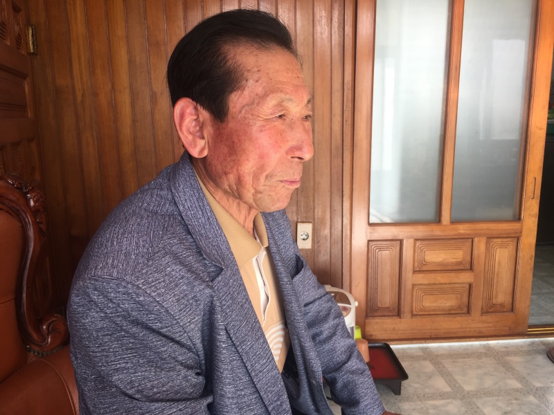 공시지가 상승으로 올해 기초연금 수급 대상에서 탈락한 김길성(82) 어르신. 생계를 위해 최근 마이너스 통장을 개설했다. 