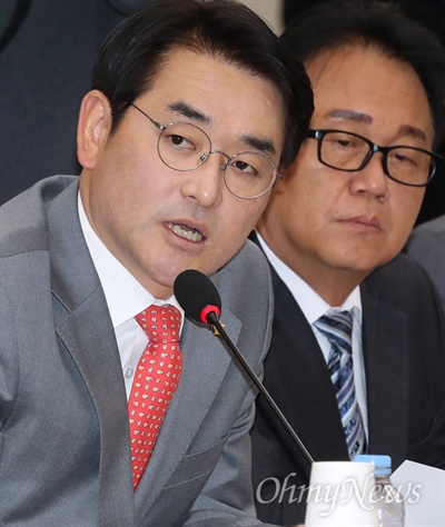 박용진 더불어민주당 의원이  지난해 10월30일 국회 정무위원회의 종합감사에서 삼성 차명계좌와 관련해 최종구 금융위원장에게 질의하고 있다.