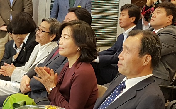 객석 소설가 이외수 씨, 전 프로야구 선수인 양준혁 MBC 야구해설위원 등 수상자들이 앉아 있다.