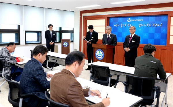 박종훈 경남도교육감은 2일 경남도교육청에서 기자회견을 열어 '인권친화적 학교문화 조성 계획'을 발표했다.