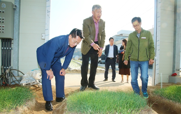 한경호 경남지사 권한대행이 8일 창녕 양파연구소를 방문했다.