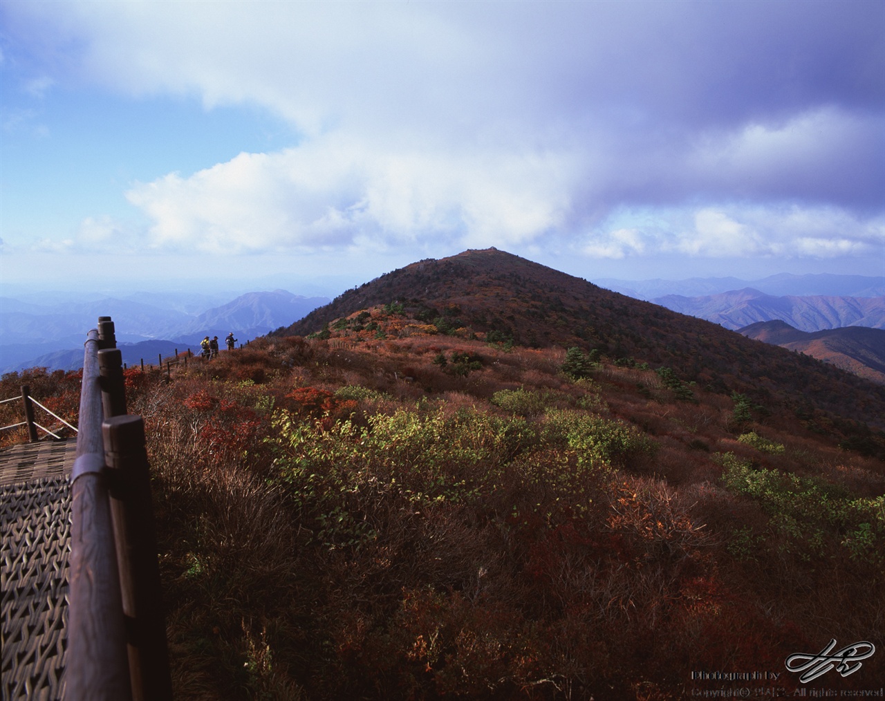 중봉에서 바라본 향적봉의 모습 (Velvia50)