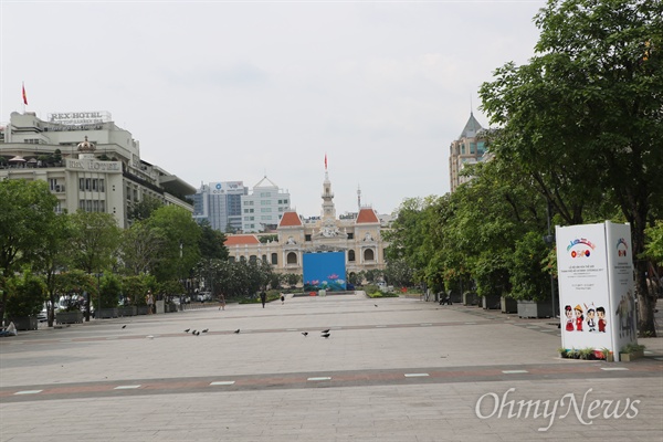 호찌민 시청이 바라보이는 응우엔후에 광장. 이곳을 포함해 923공원 등에서 오는 11일부터 12월 3일까지 호찌민-경주세계문화엑스포가 열린다.