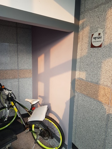 음료자판기에 있는 자전거