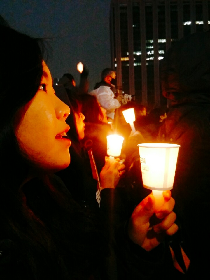 지난 2016년 촛불집회에 참석했던 변지혜 씨.