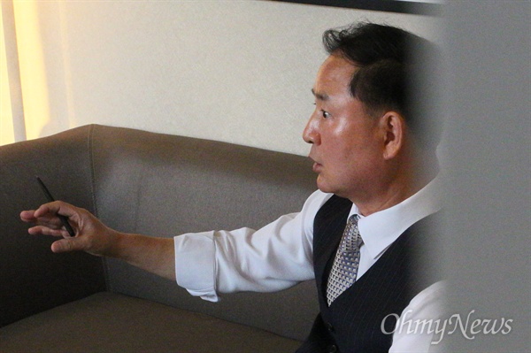 여운환 아름다운컨벤션 대표가 지난 10월 25일 광주의 한 호텔에서 <오마이뉴스>와 만나 인터뷰를 하고 있다.
