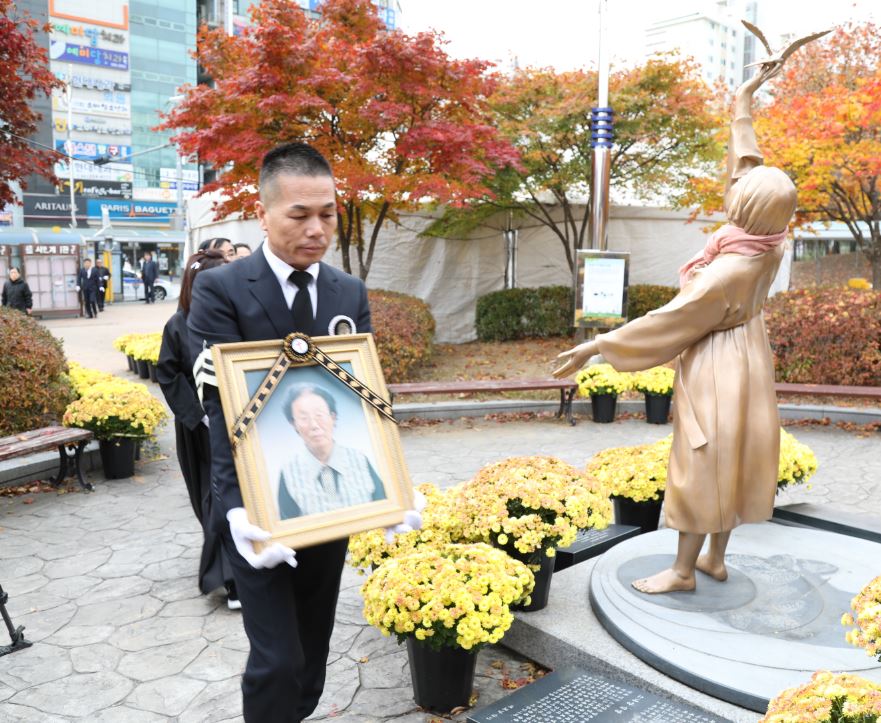 충남에 남은 마지막 일본군 위안부 피해자였던 이기정 할머니의 영결식이 지난 13일 당진시민장으로 치러졌다. 