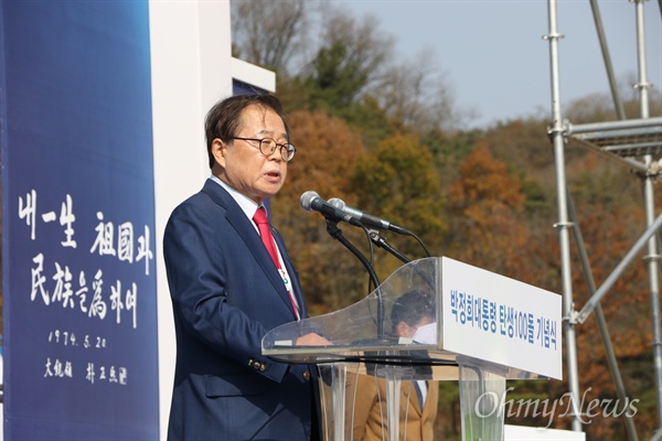 14일 오전 구미시 상모동 박정희 전 대통령 생가 옆 공원에서 열린 100주년 기념식에서 남유진 구미시장이 발언을 하고 있다.