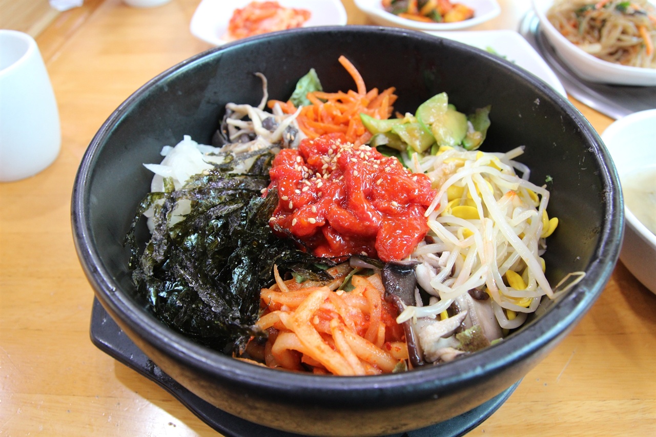 한우육회비빔밥에 들어간 식재료는 자신들이 가꾸고 키운 농산물이다. 
