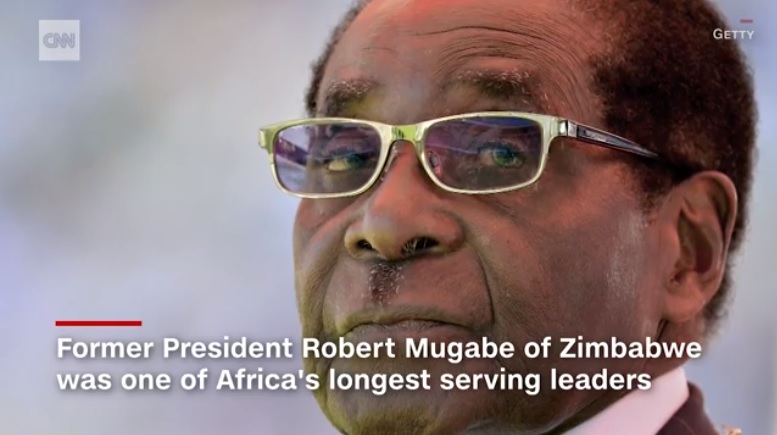 2017년 11월 로버트 무가베 짐바브웨 대통령의 퇴진을 보도하는 CNN 뉴스 갈무리. 37년 간 통치해 '최악의 독재자'로 불리기도 했던 그는 지난 2019년 9월, 95세 나이로 사망했다.