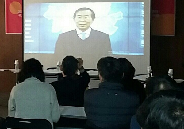 참여연대 사무처장 출신인 박원순 시장이 영상 축사를 했다.