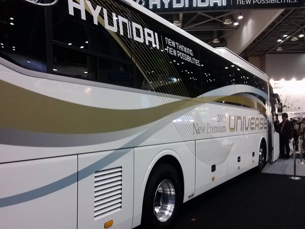 2013년 서울모터쇼에서 처음 공개되었던 프리미엄 버스의 첫 프로토타입 모델.