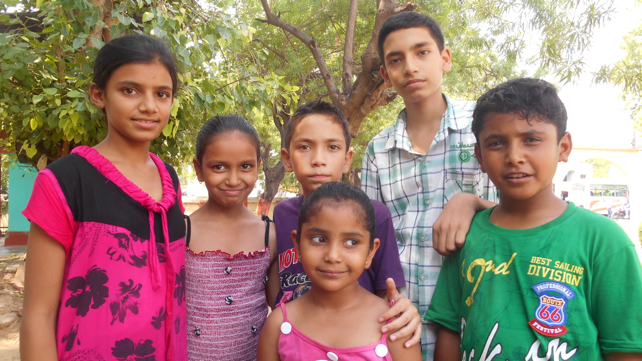 인도네팔 국경 부근 도시에서 열병으로 쓰러진 나를 지켜 줬던 인도 아이들