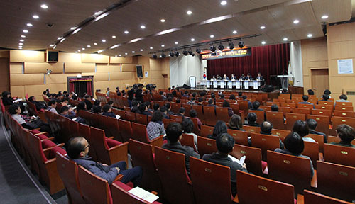 28일, 부평구청 대회의실에서 지방분권 개헌을위한 시민토론회가 진행됐다. 이날 토론회장에는 약 300 여명의 시민이 참석했다.
