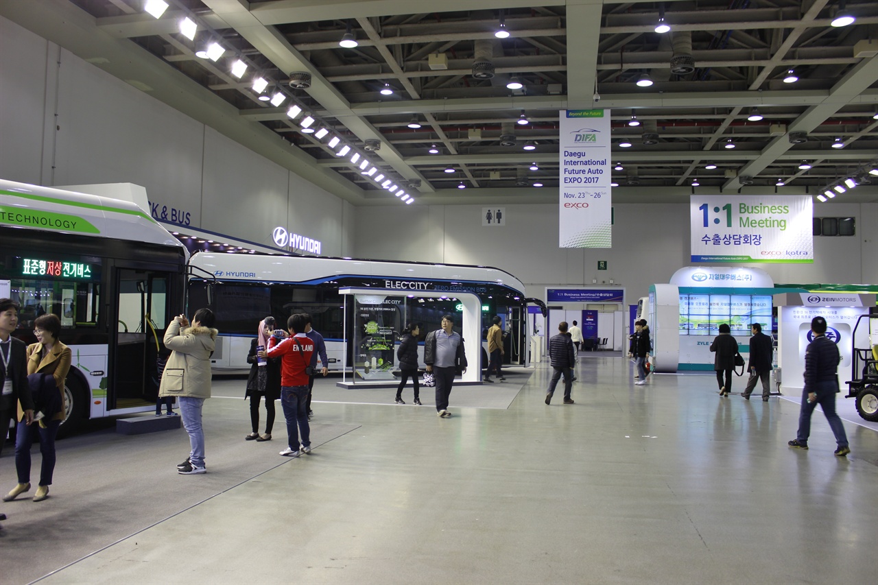 지난 23일부터 26일까지 개최되었던 대구국제미래차박람회의 전기버스관.