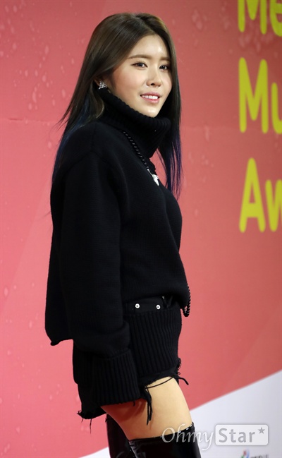 수란, 여전사 포스 가수 수란이 2일 오후 서울 고척동 고척스카이돔에서 열린 <2017 멜론뮤직어워드> 레드카펫에서 포토타임을 갖고 있다.