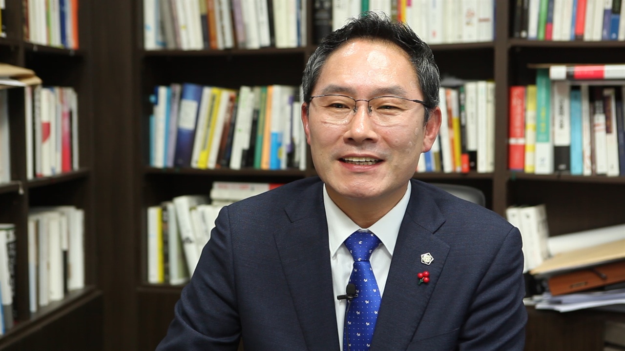 12월 1일  김기영 더불어민주당 서초을 지역위원장과 서초구현안과 지방선거 관련 인터뷰를 진행했다. 김 위원장은 이 자리에서 내년 지방선거 출마의지를 밝혔다.