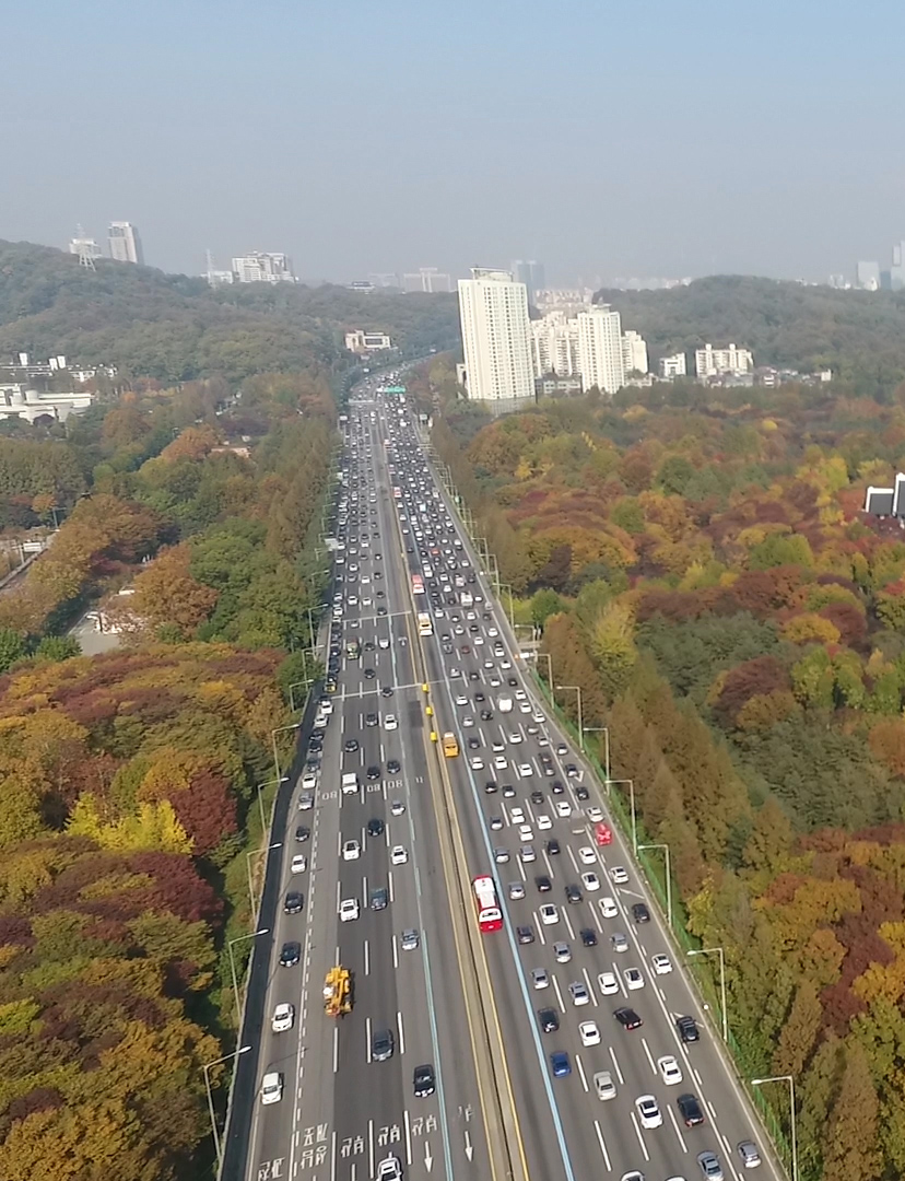 경부고속도로 서울 구간인 한남IC~양재IC, 약 6.4km)은 서초구가 지하화를 요구하고 있다.