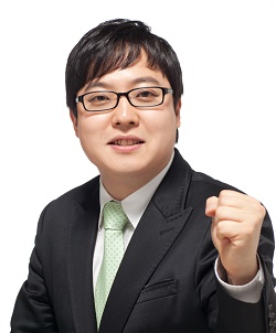 새롭게 강남구의회 복지도시위원장으로 선출된 이관수 의원