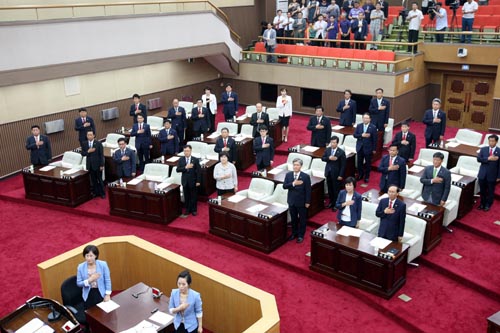 충북도의회 교육위원회(위원장 정영수&#8231;자유한국당)가 충북도교육청의 학교혁신 사업의 핵심예산을 삭감한 것에 대해 시민사회단체의 반발이 커지고 있다.