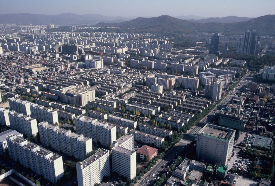 강남 개발과 함께 대한민국은 아파트공화국으로 탈바꿈했다. 서울시가 '서울기록화 2000' 사업으로 1999년 10월 촬영했다.