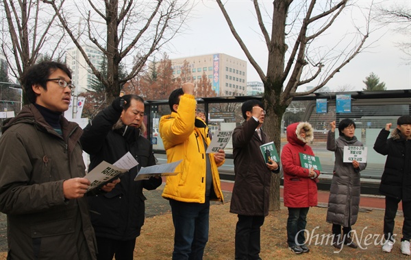  대전시의 도안갑천지구 친수구역 개발 백지화를 촉구 45차 '고함기도회' 및 '목요집회'가 7일 오전 대전시청 북문 앞에서 개최됐다. 