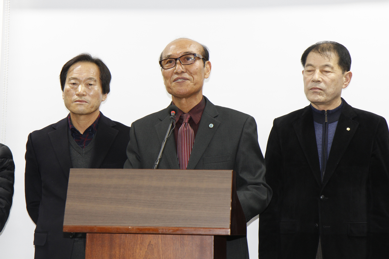 최근웅 공동회장 대표는 이날 기자회견을 통해 삼성지역발전기금은 태안군에서 수탁해 태안군 발전의 촉매제로 사용되기를 바란다고 호소했다.